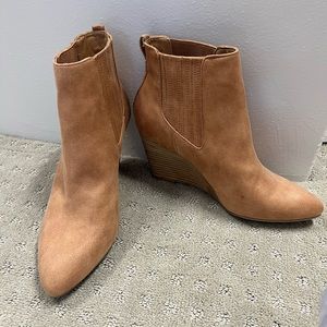 BRAND NEW. Report William Booties